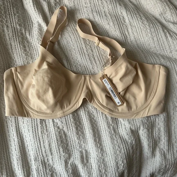 Skims Fits Everybody Unlined Demo Bra 44c in Sand - Picture 4 of 6